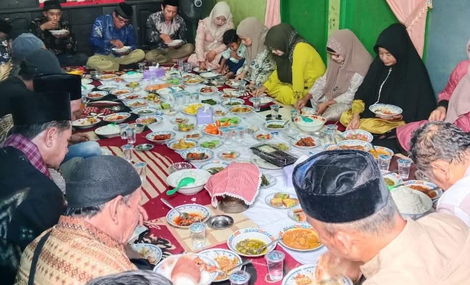 Suasana Tradisi Naiak Siriah 